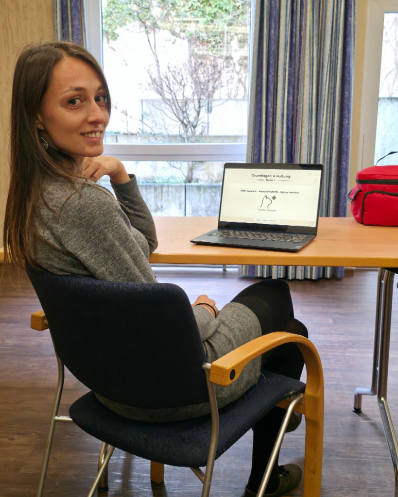 Sarah, Erste-Hilfe-Ausbilderin und Gründerin von KatzenErsthelfer